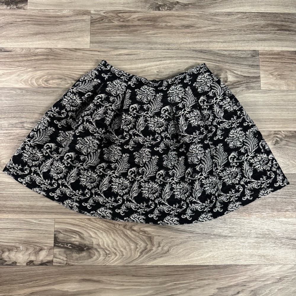 Alice + Olivia Anna Lampshade Black Jacquard Pleated Skirt Size 6